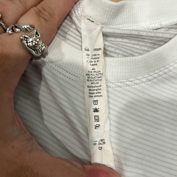 White lulu lemon shirt - Picture 4 of 4